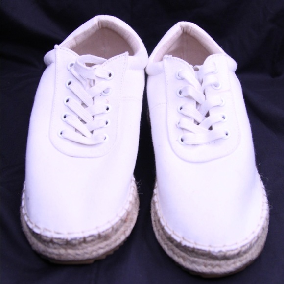 Women Shoes - Picture 3 of 3